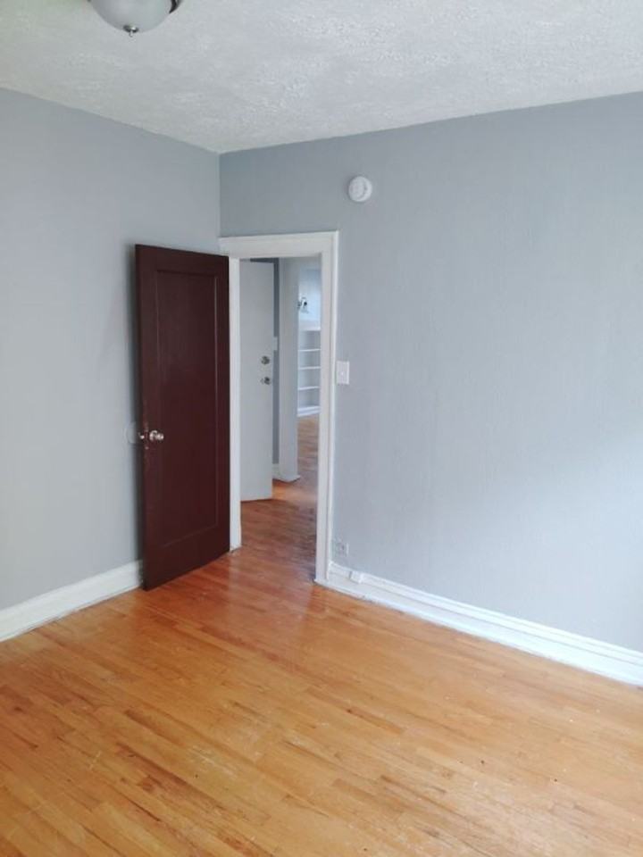7700 S Phillips - Photo 4 of 10
