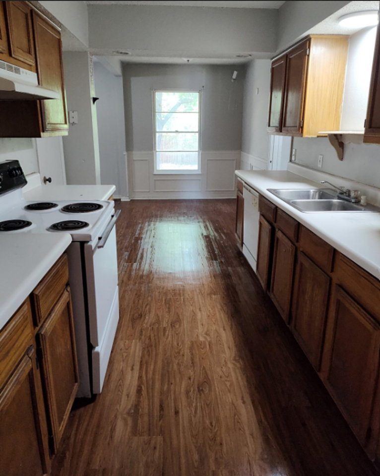 10545 Channel Dr - Photo 2 of 8