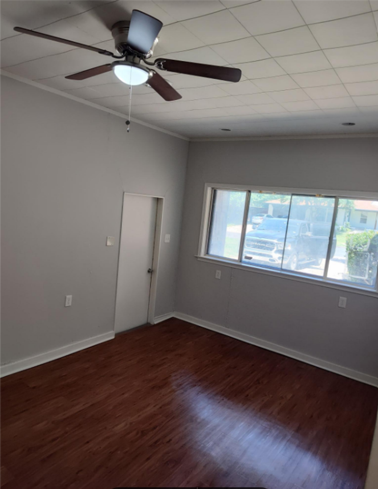 10545 Channel Dr - Photo 6 of 8