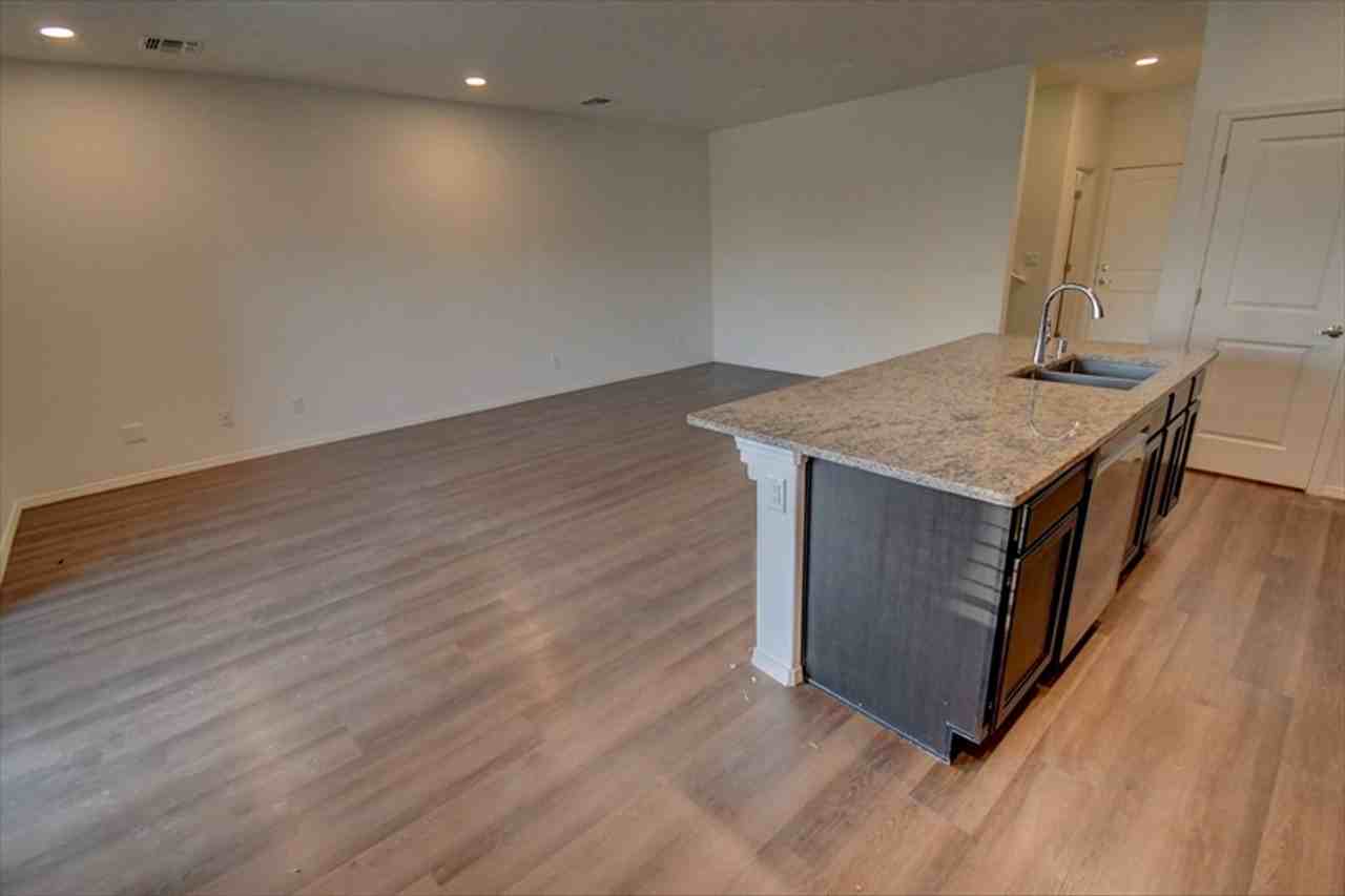 7191 Plaza Central - Photo 6 of 14