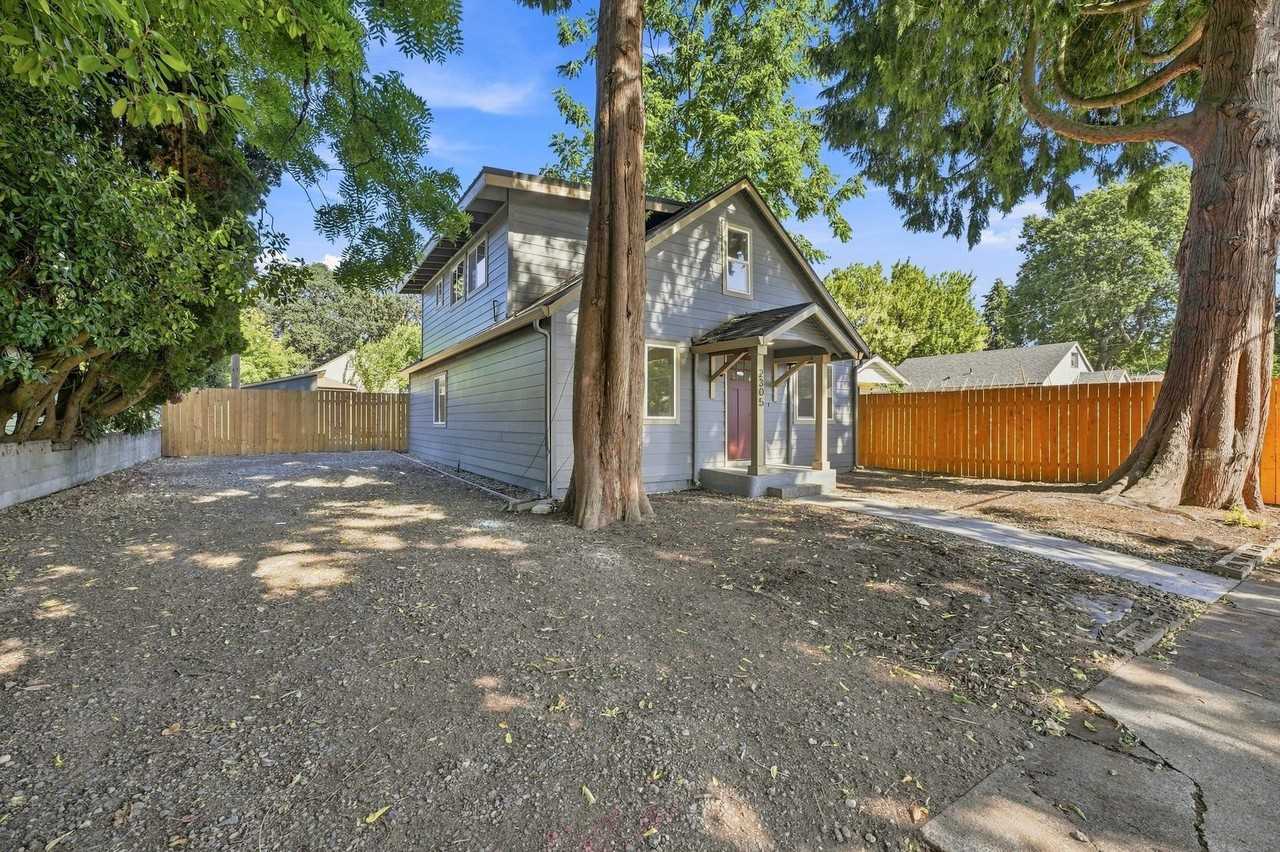 2305 Lincoln Ave - Photo 4 of 41