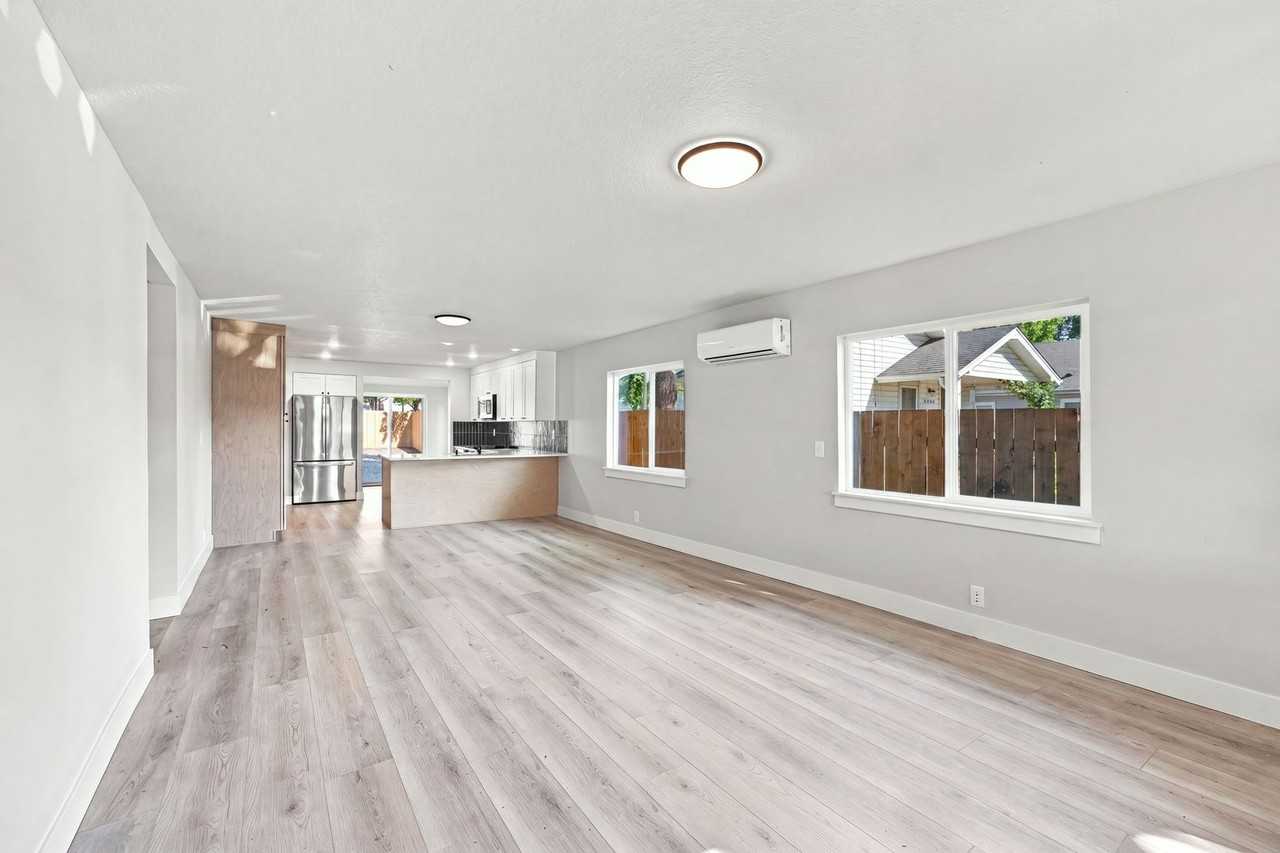 2305 Lincoln Ave - Photo 5 of 41