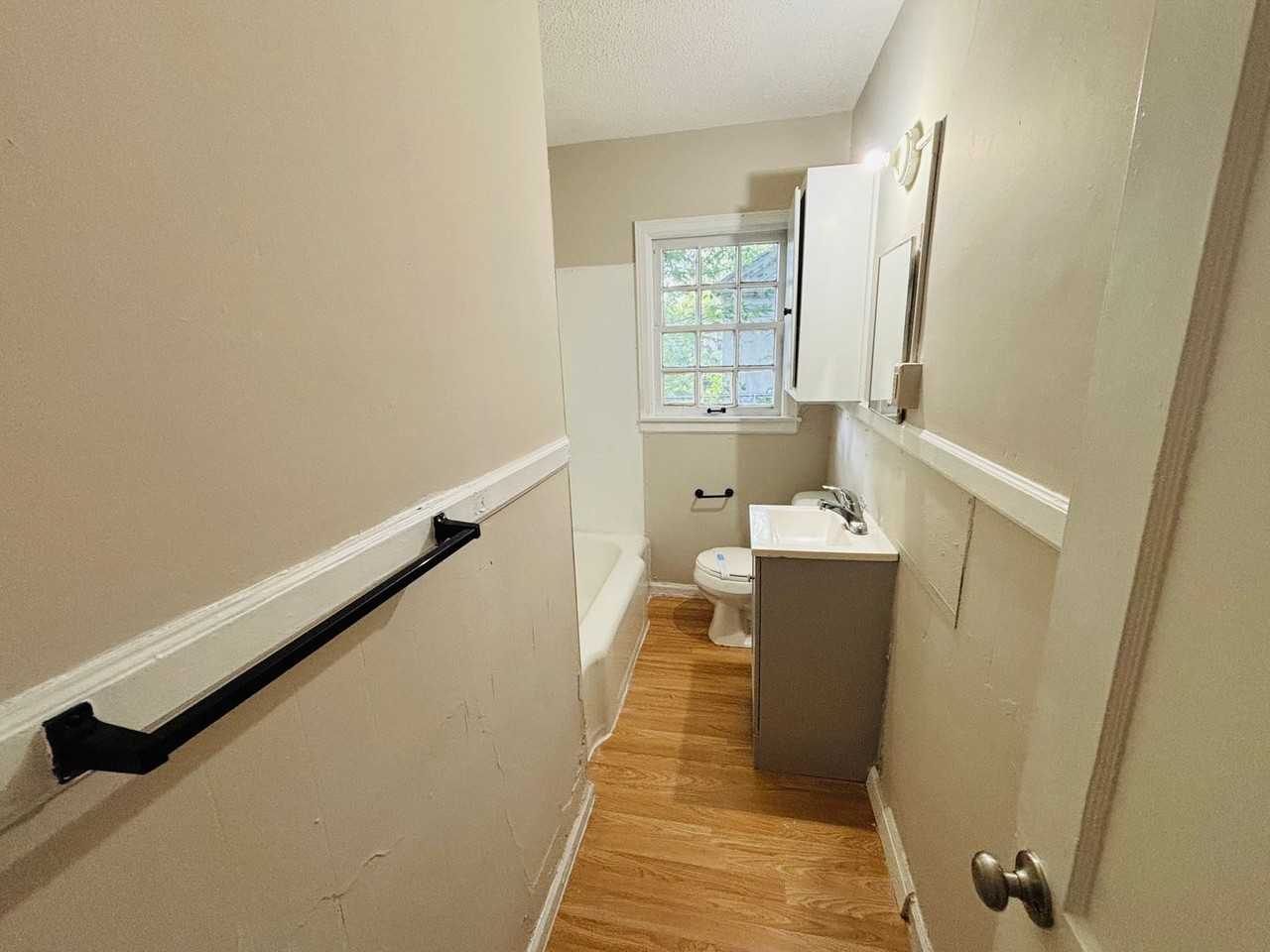 916 N Glendale St - Photo 7 of 8