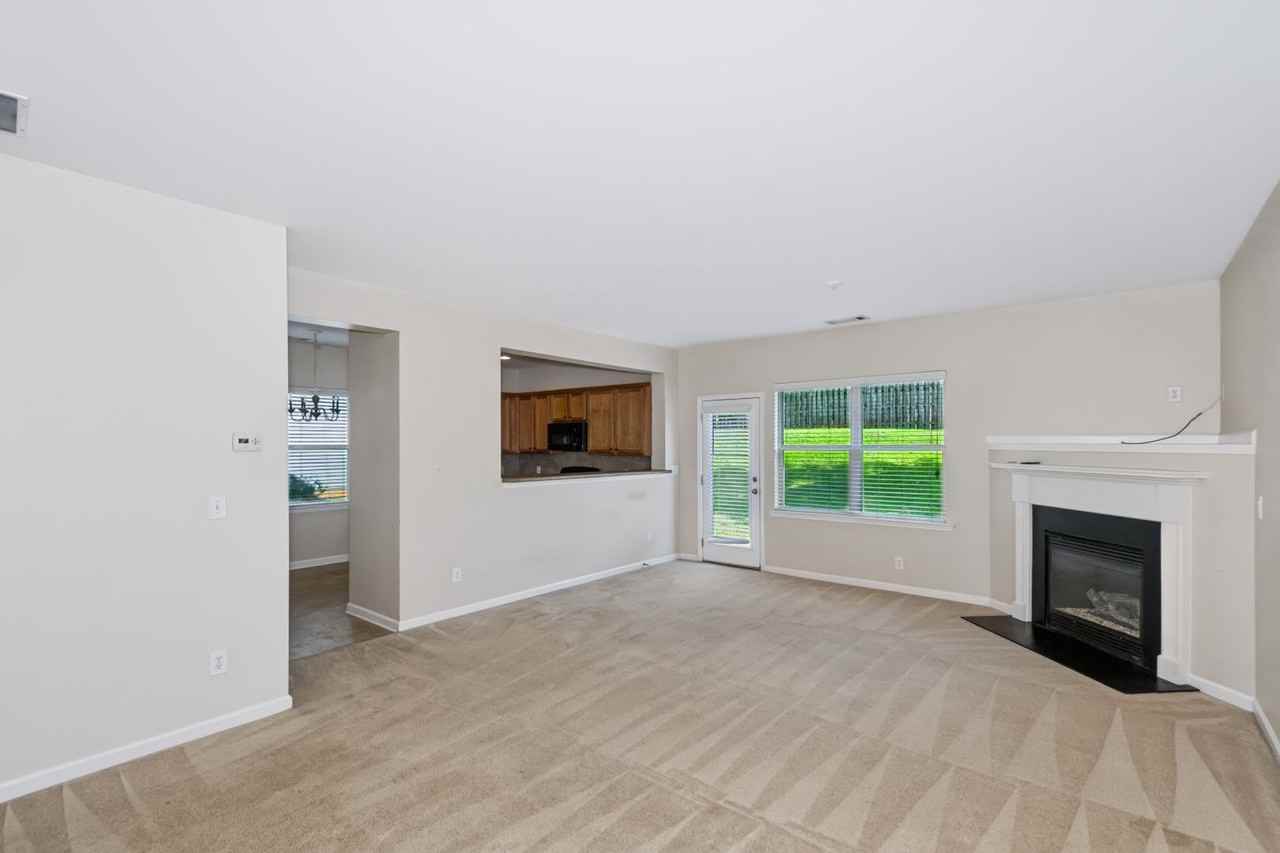 906 Silver Lake Dr - Photo 6 of 38