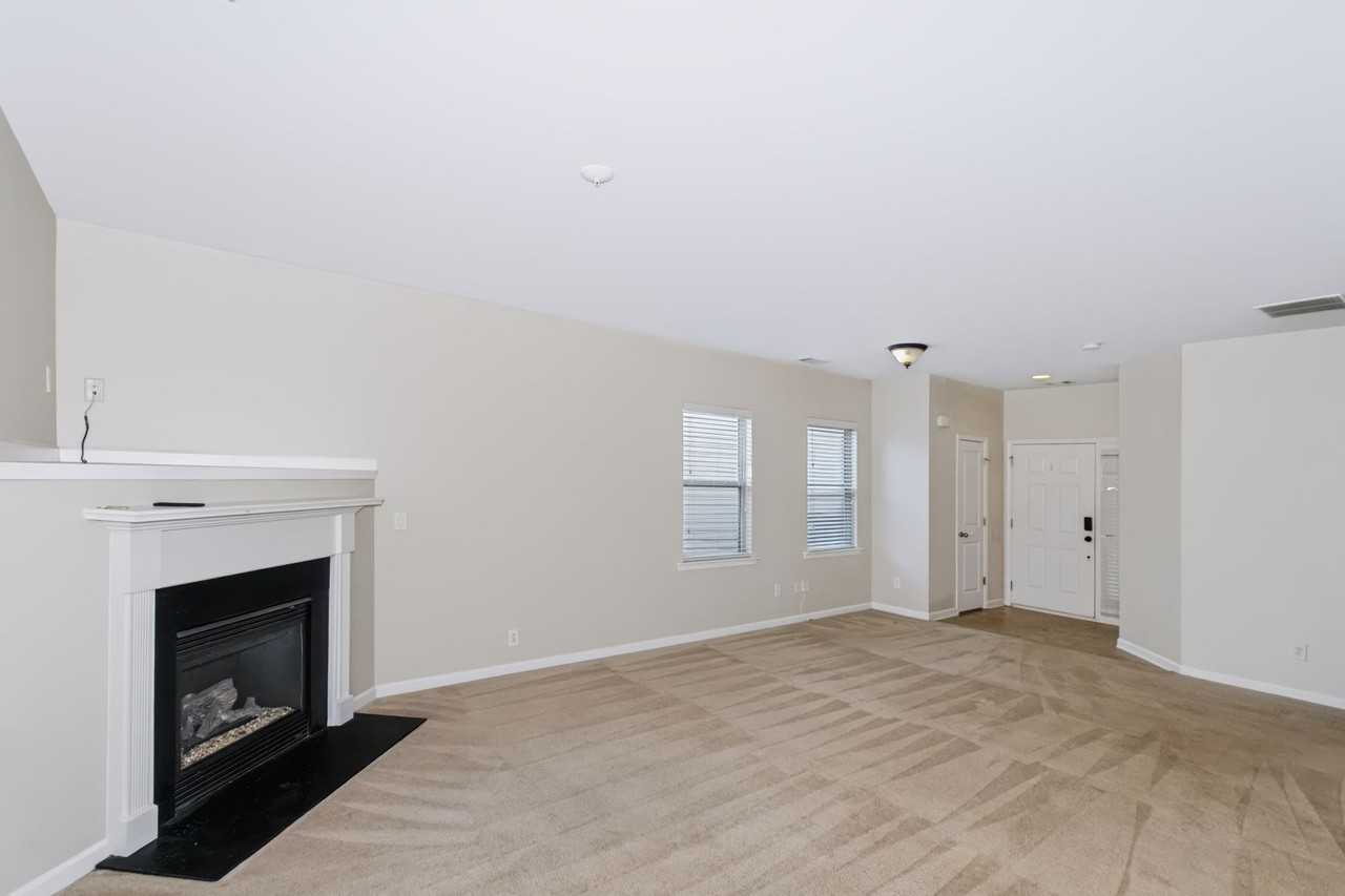906 Silver Lake Dr - Photo 7 of 38