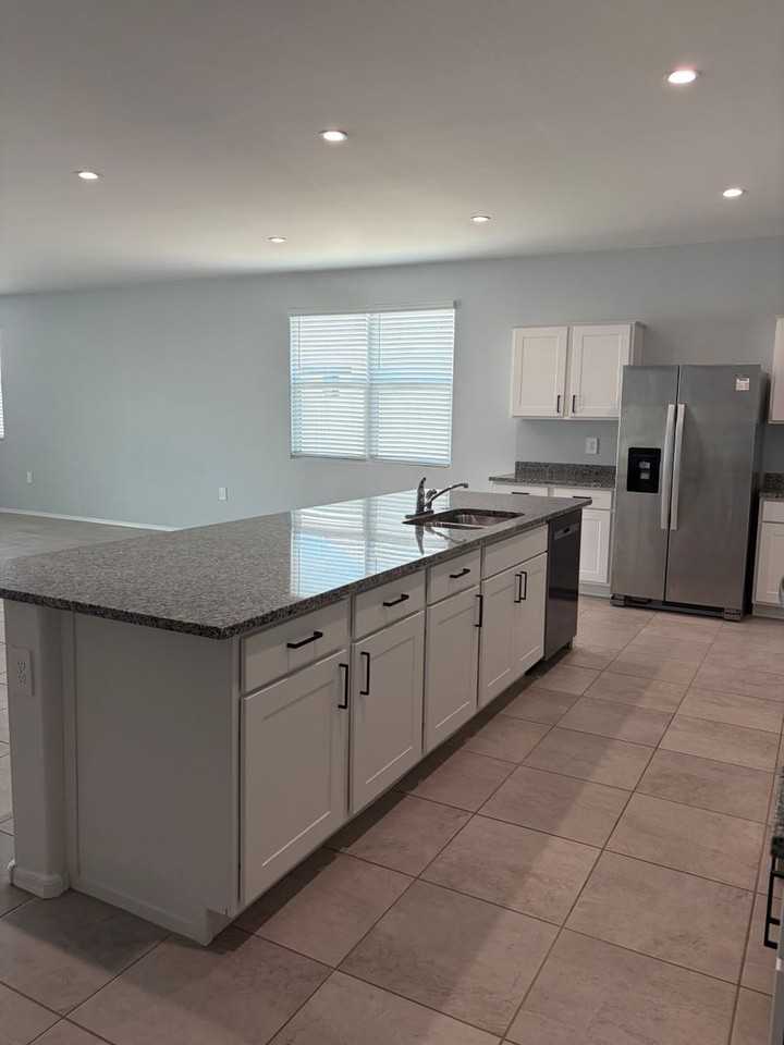 36202 W San Alvarez Ave - Photo 5 of 24