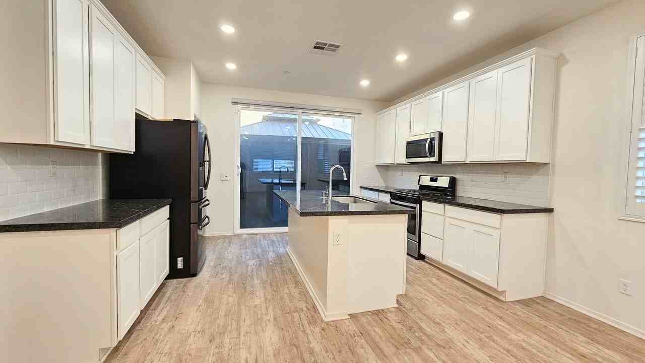 5362 Malibu Way - Photo 4 of 24