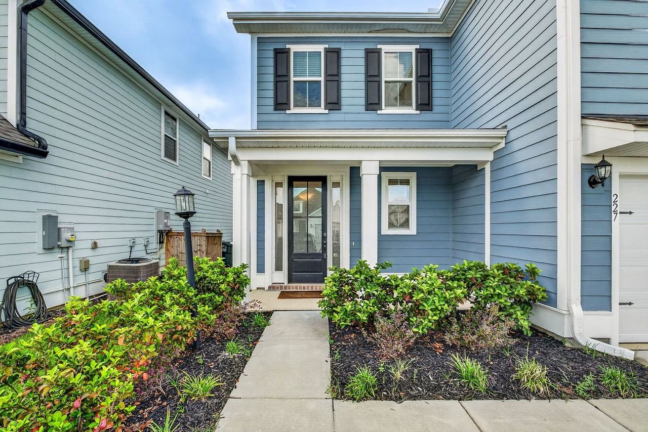 227 Old Grove Ave - Photo 4 of 49