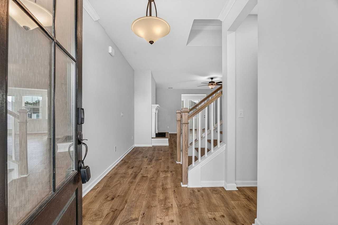 227 Old Grove Ave - Photo 5 of 49