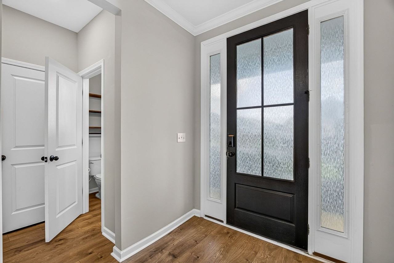 227 Old Grove Ave - Photo 6 of 49