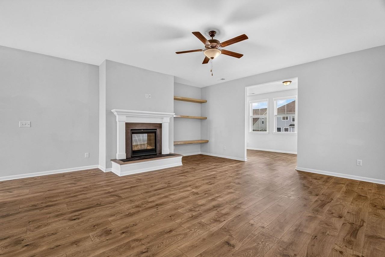 227 Old Grove Ave - Photo 7 of 49