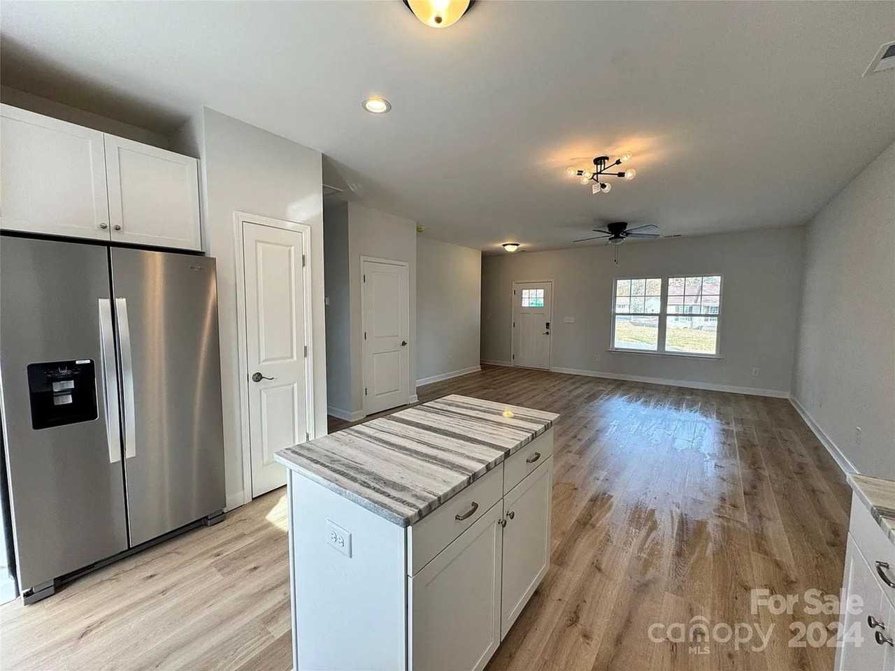 1315 Ashton Ave - Photo 5 of 17