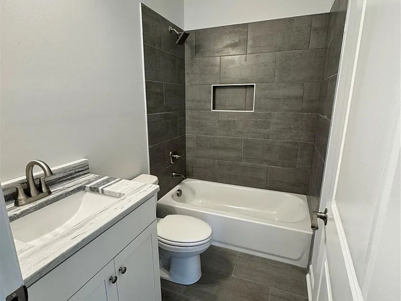 1315 Ashton Ave - Photo 7 of 11