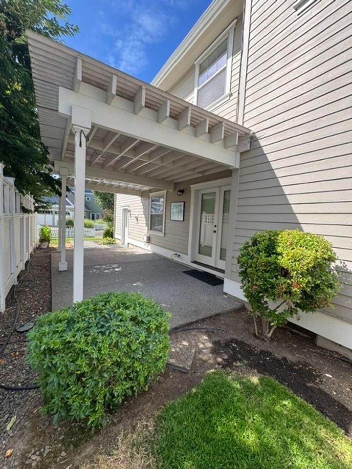 230 Cottage St - Photo 5 of 29