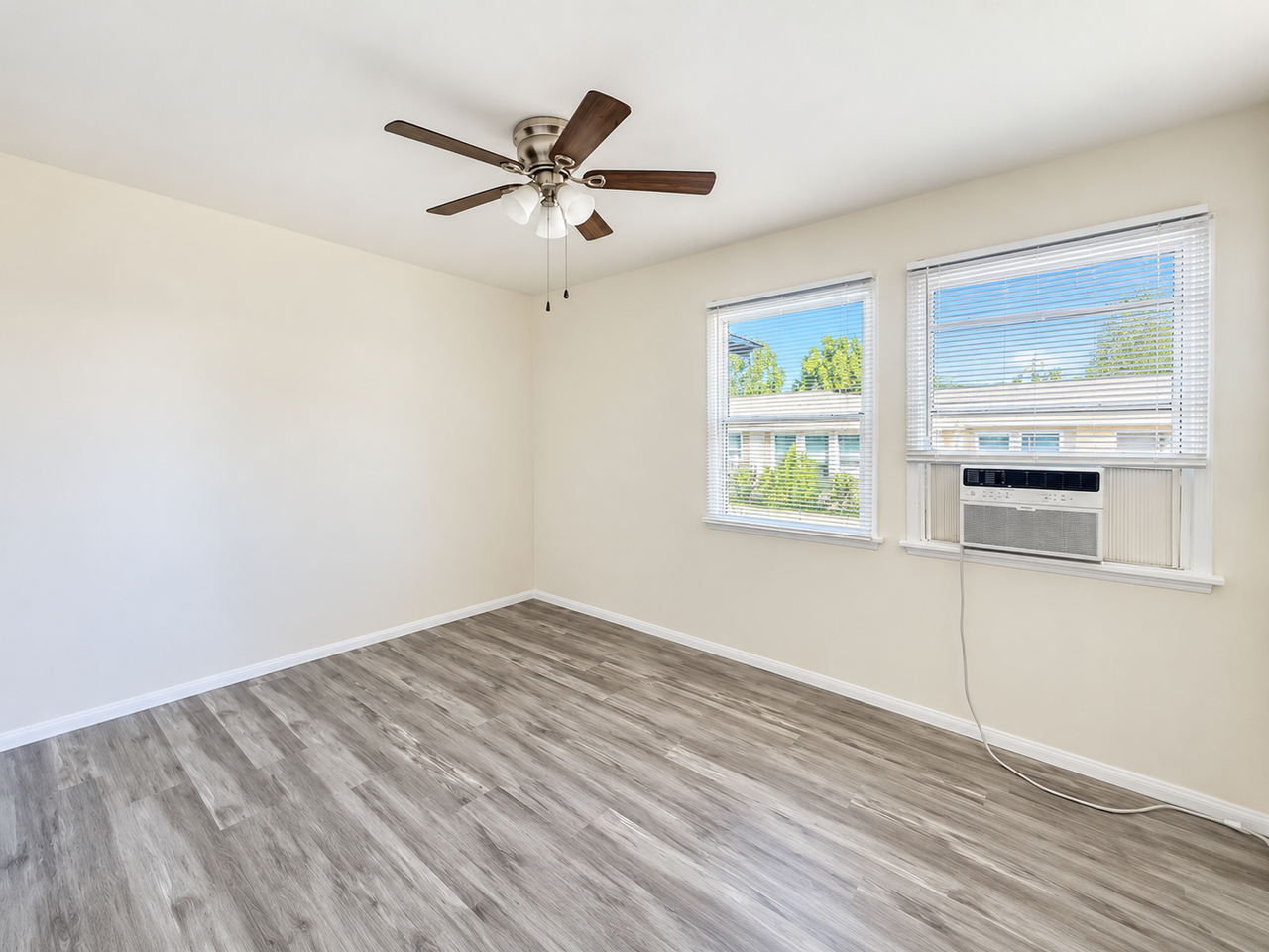 522 N Rosemary Ln - Photo 4 of 7