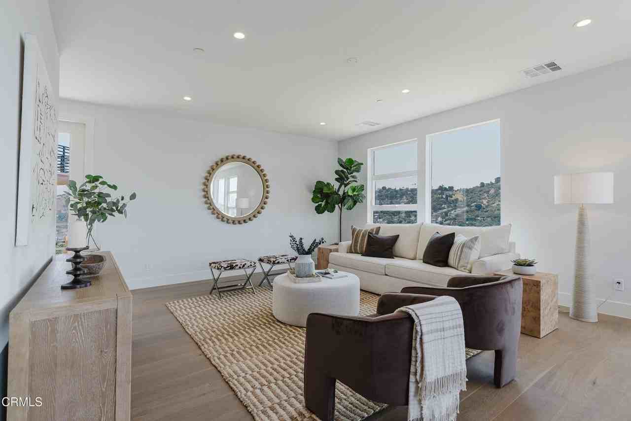 3870 W Point Dr - Photo 4 of 24
