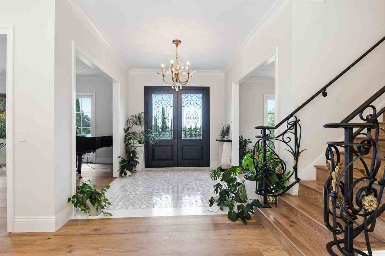 15943 Viewfield Rd - Photo 4 of 35
