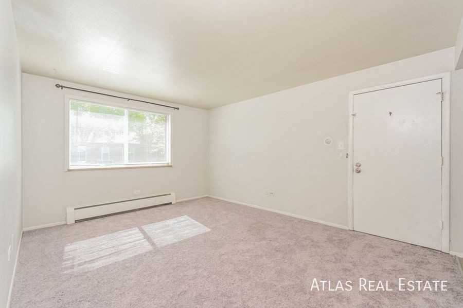 2337 S Locust St #B - Photo 3 of 14