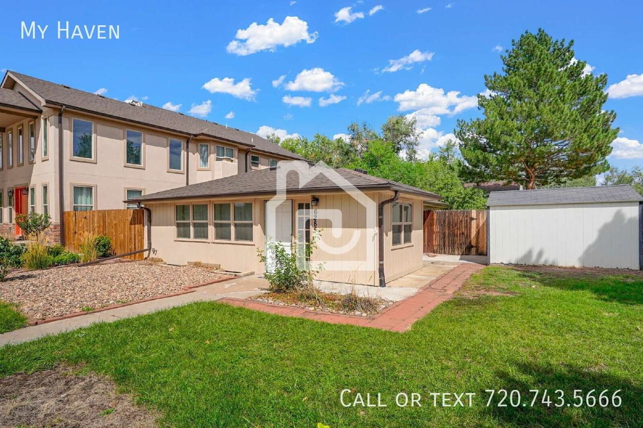 6285 E Mississippi Ave - Photo 2 of 25