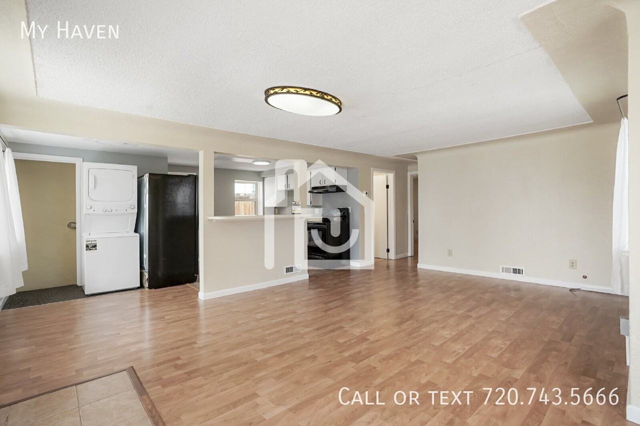 6285 E Mississippi Ave - Photo 3 of 25