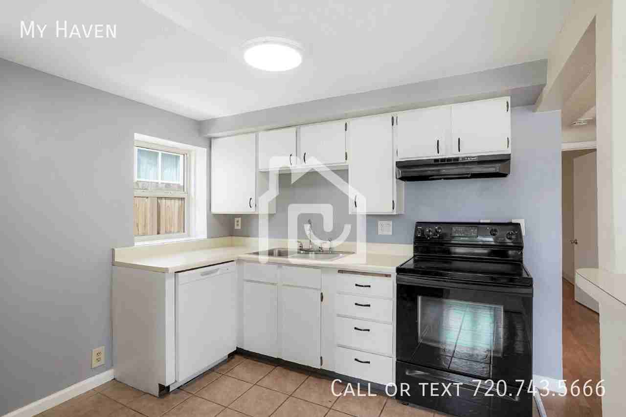 6285 E Mississippi Ave - Photo 6 of 25