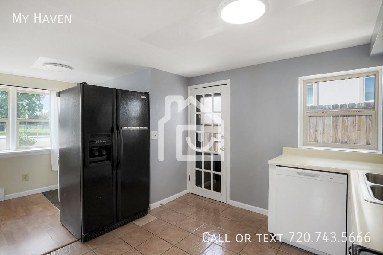 6285 E Mississippi Ave - Photo 7 of 25
