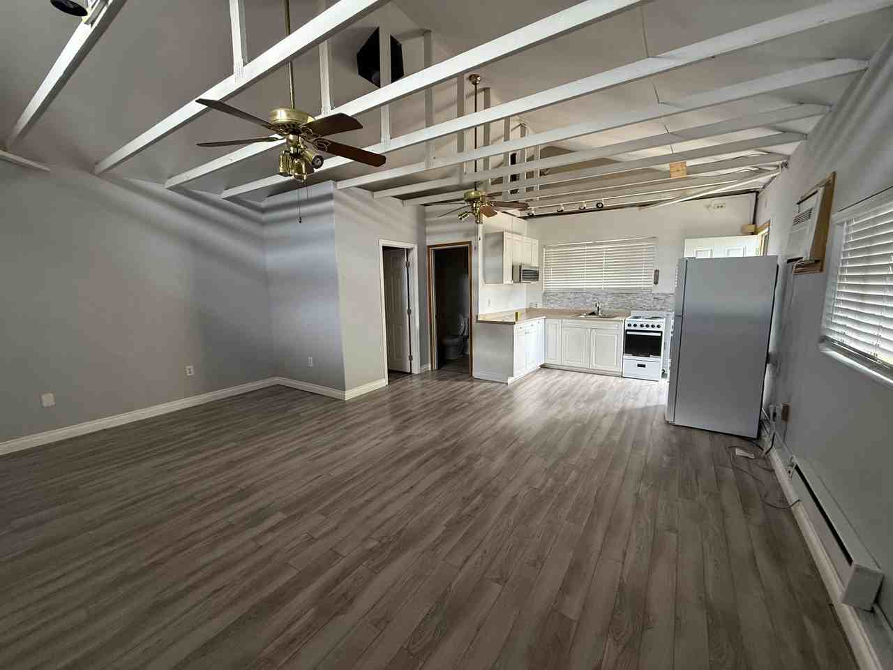 637 N 2nd Ave #0 - Photo 2 of 7
