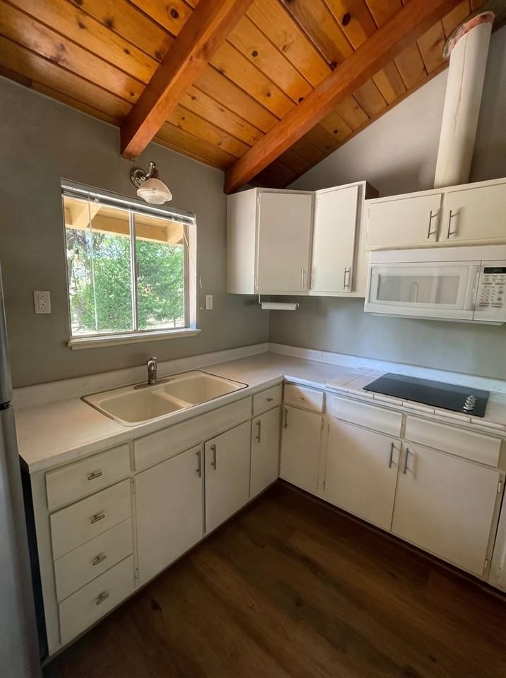 12123 Cement Hill Rd - Photo 6 of 20