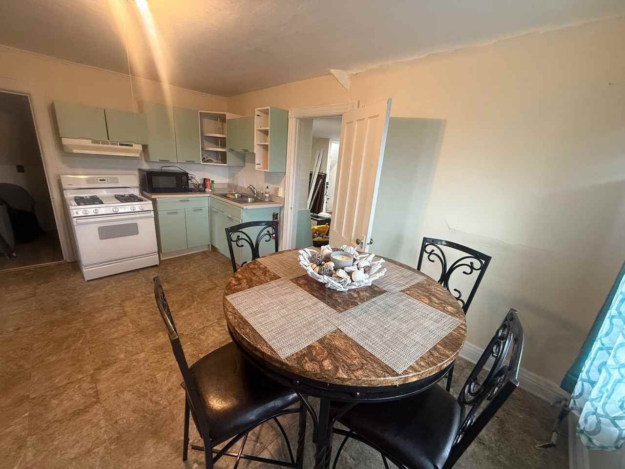 1222 Lenox Ave - Photo 4 of 10