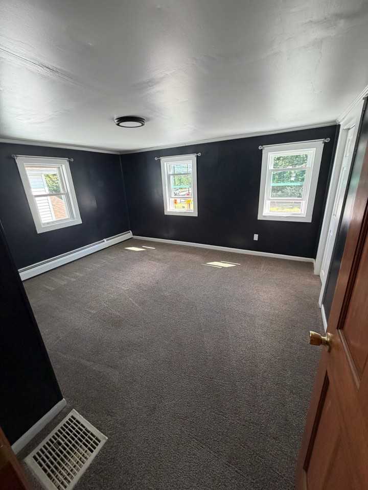 761 S Main St - Photo 5 of 8