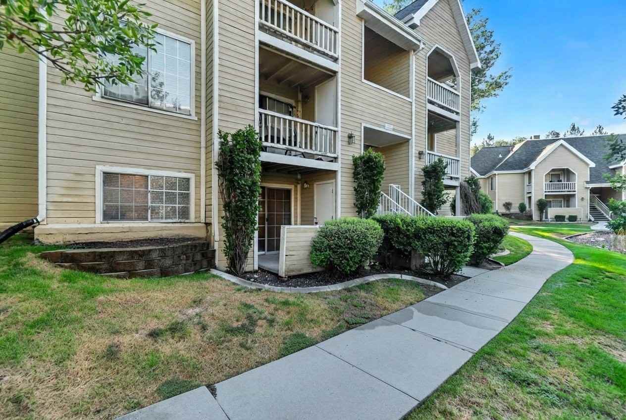 1222 E Waterside Cv #10 - Photo 2 of 20