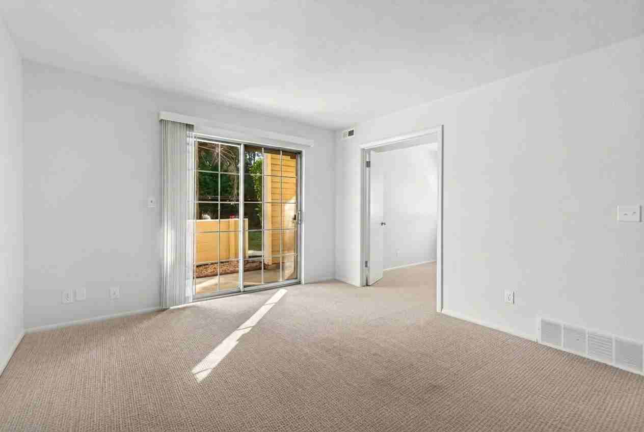 1222 E Waterside Cv #10 - Photo 5 of 20