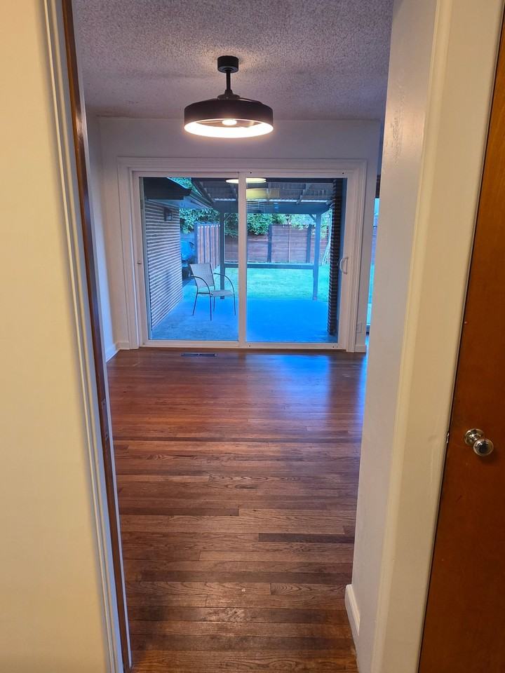 1114 Ne 6th Ave - Photo 6 of 20