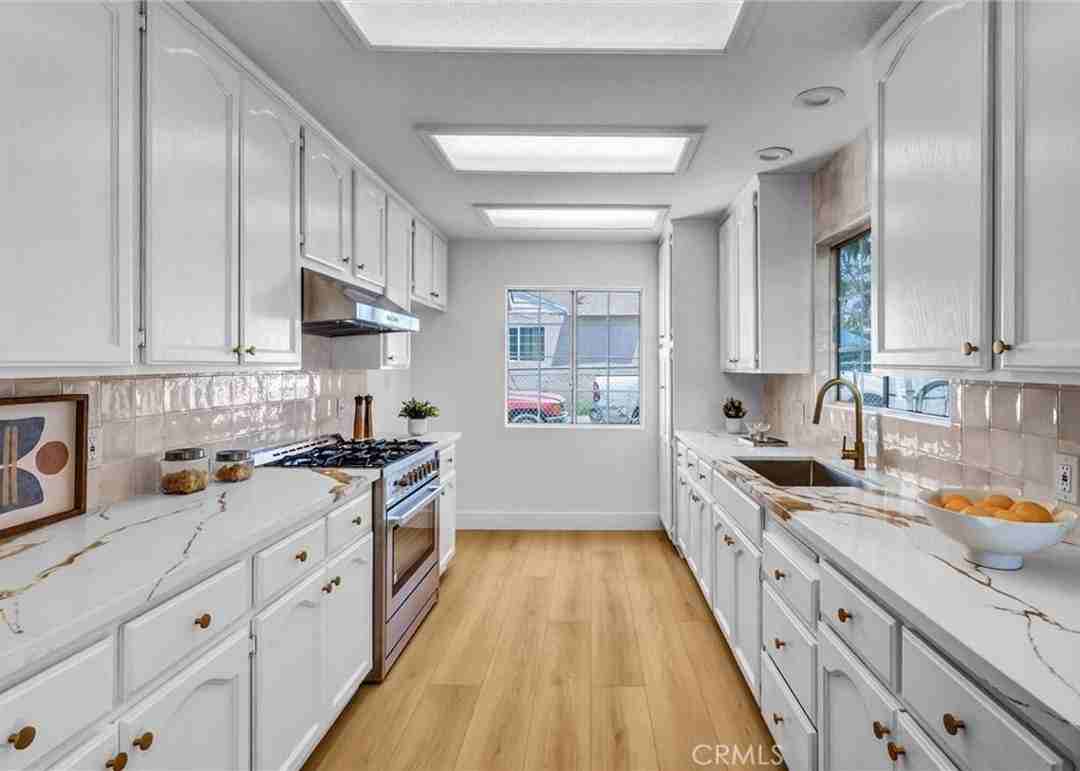 11518 Fidel Ave - Photo 6 of 20