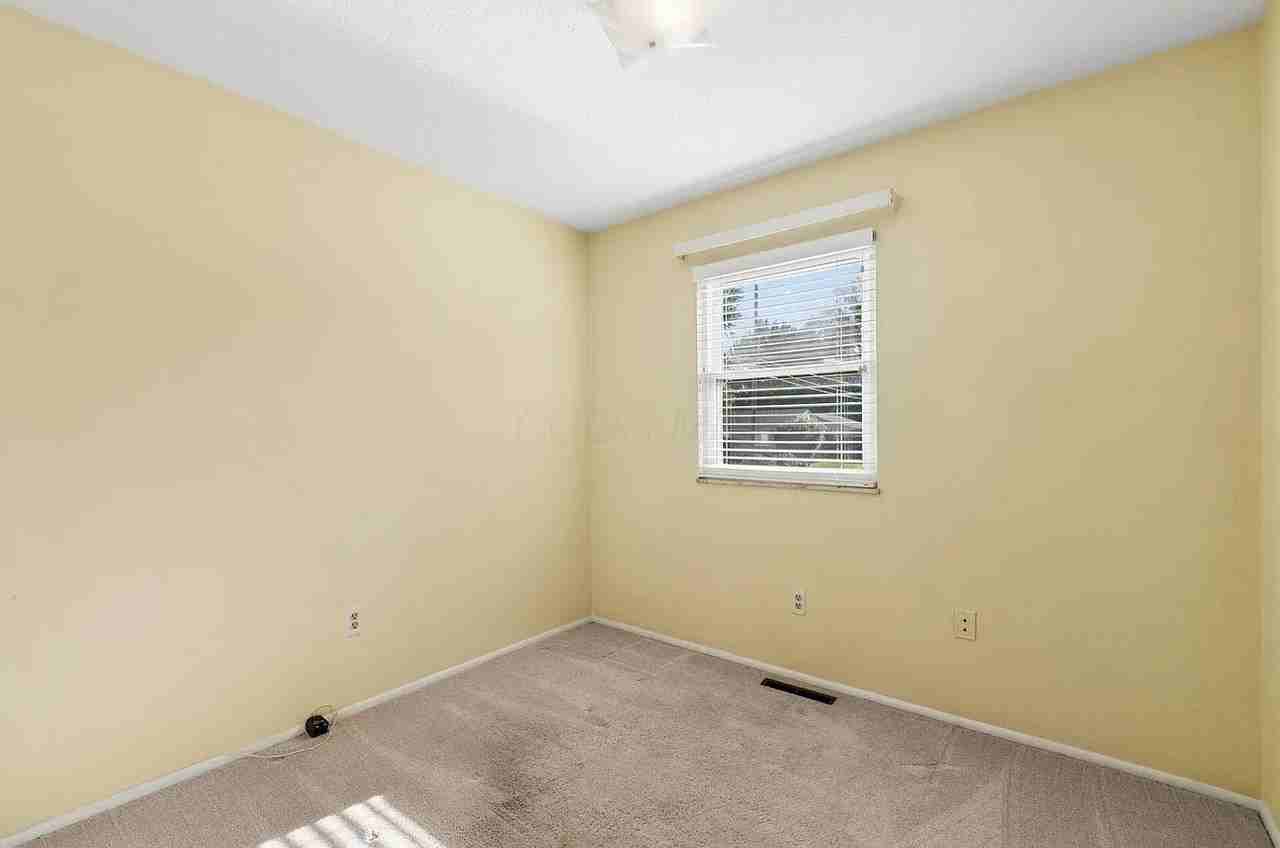 6093 Paris Blvd N - Photo 4 of 7