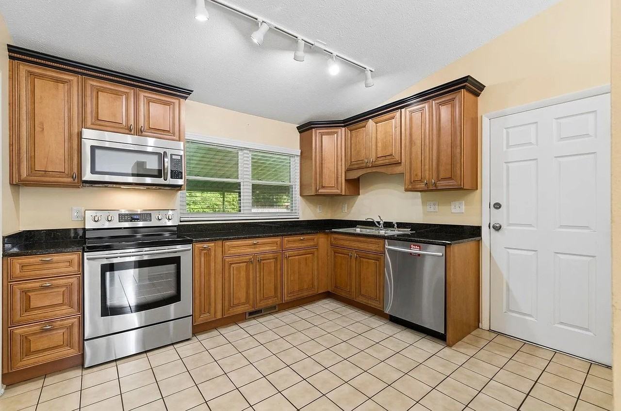 6093 Paris Blvd N - Photo 5 of 7