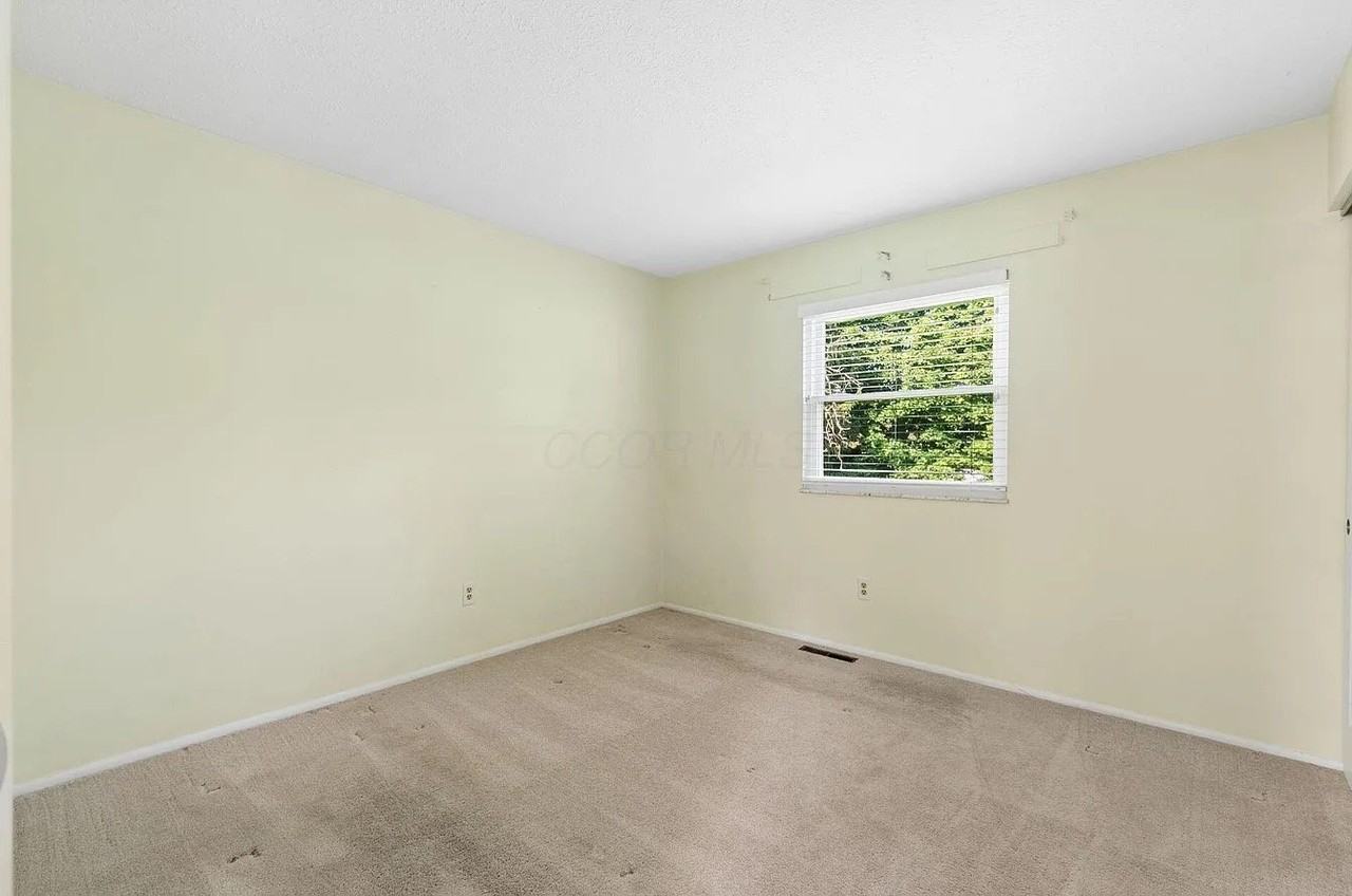 6093 Paris Blvd N - Photo 6 of 7