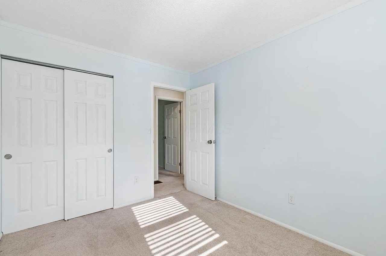 6093 Paris Blvd N - Photo 7 of 7