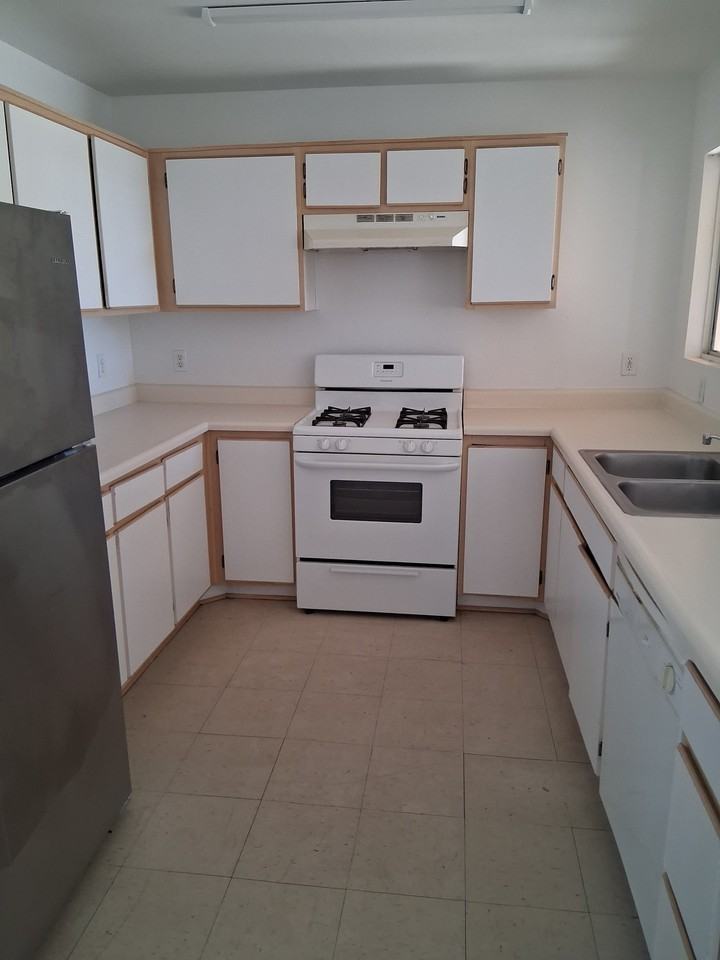 1970 Clary Dr #223 - Photo 3 of 8