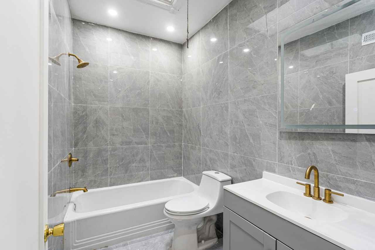 150 N Redfield St - Photo 3 of 14
