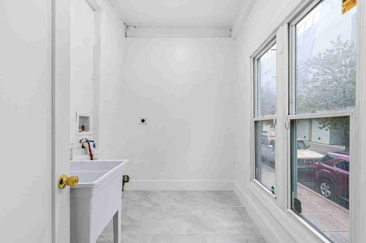 150 N Redfield St - Photo 6 of 14