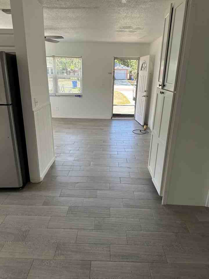 2835 24th Ave N - Photo 3 of 11
