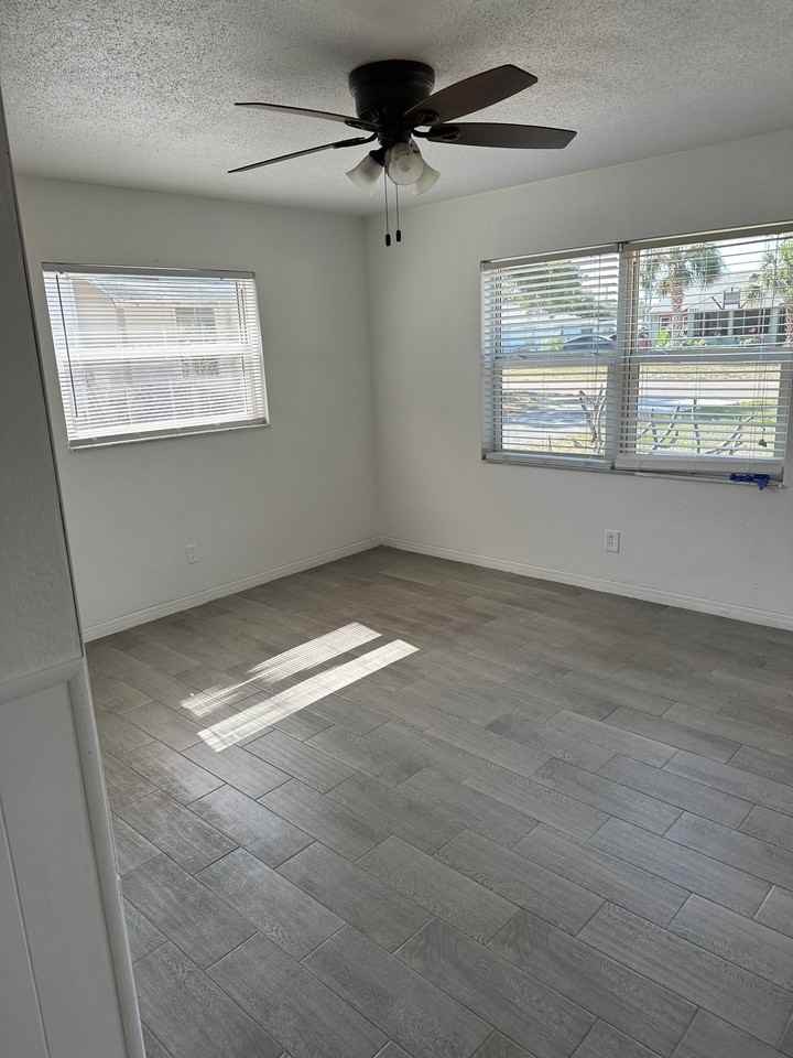 2835 24th Ave N - Photo 4 of 11