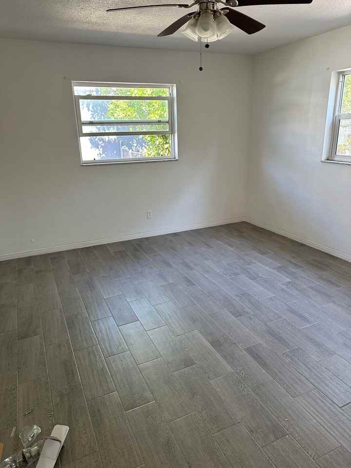 2835 24th Ave N - Photo 5 of 11