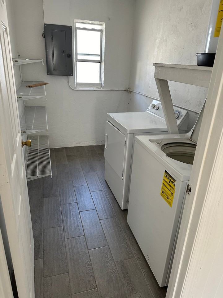 2835 24th Ave N - Photo 7 of 11