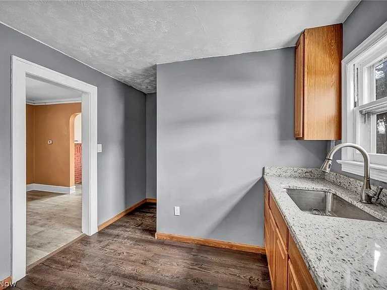 13313 Kuhlman Ave - Photo 4 of 9