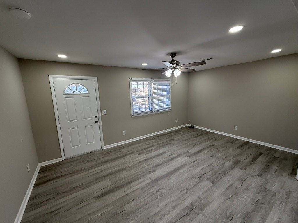 315 Creekway Ct - Photo 3 of 13
