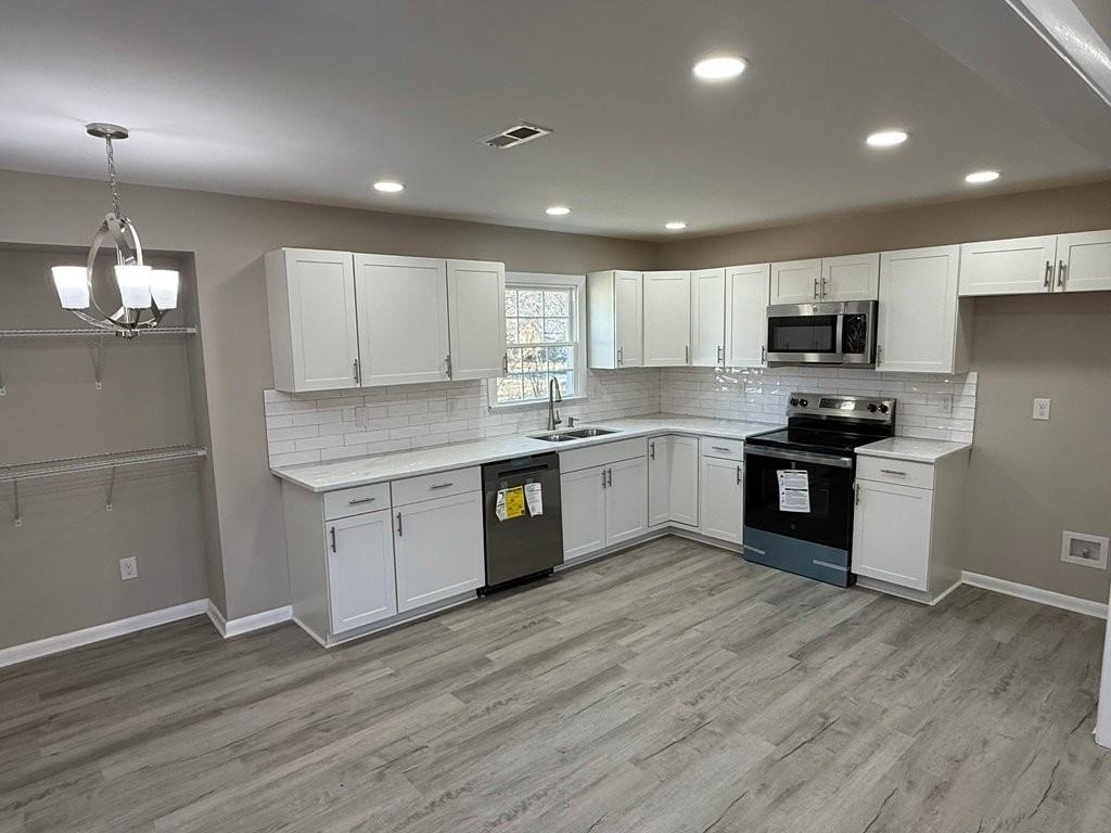 315 Creekway Ct - Photo 5 of 13