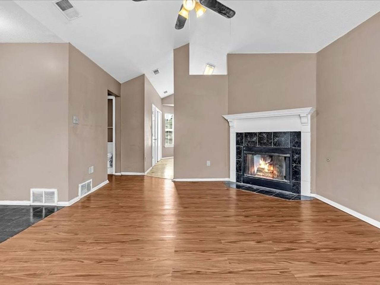 2647 Waverly Dr - Photo 6 of 18