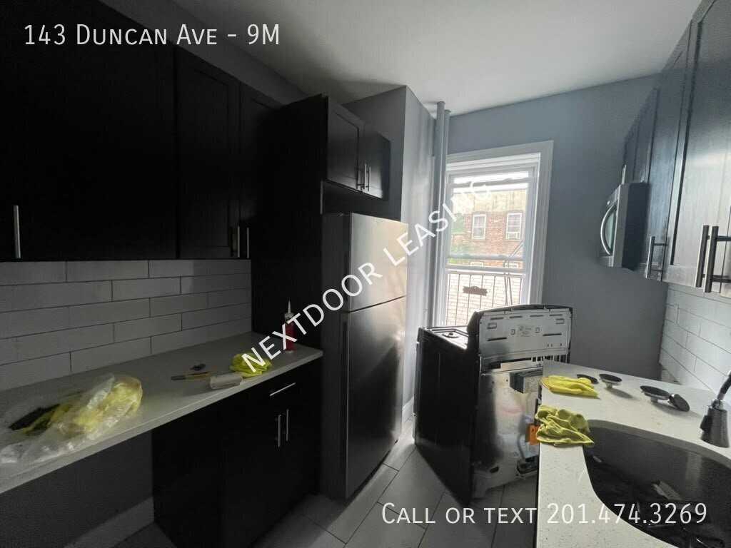 143 Duncan Ave #9M - Photo 3 of 8